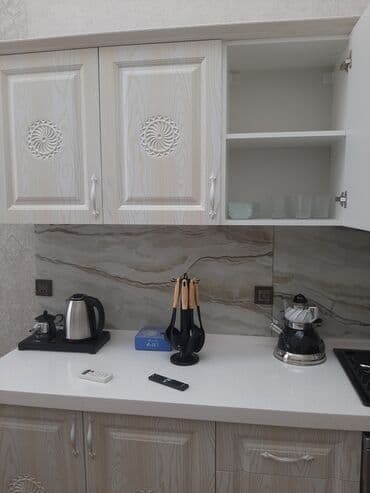 bakıxanov kiraye ev: 28 May metrosundan 700-800şərq bazarından 100 metr məsafədə 177 — 22