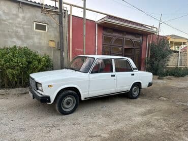 ravon nexia r3 satis merkezi: VAZ 2107, ağ rəng, sedan kuzov. Xarici: - Klassik xrom radiator — 1