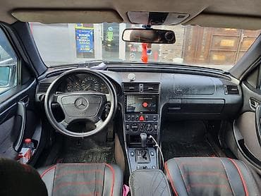 Su nəqliyyatı: Mercedes-Benz W202 C-sinfi sedan - Mühərrik: benzin, sırada 4 silindr — 3