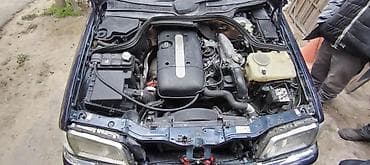 s class: Mercedes-Benz C‑Class sedan (W202), tünd mavi rəng. - Kuzov: 4 qapılı — 6