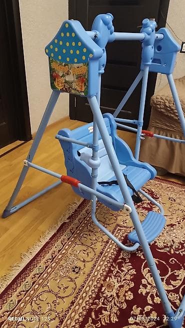 Yelləncək satılır.Effektsiz çəkilib.Şəkildə necə görünürsə o