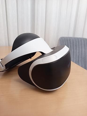 13 iphone mini: Sony PlayStation VR dəsti və PlayStation Camera. Ağ-qara rəngli VR — 6