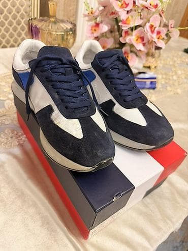 Botinkalar: Unisex idman ayaqqabısı – tünd göy/ağ - Model: Thom Browne üslubunda — 1