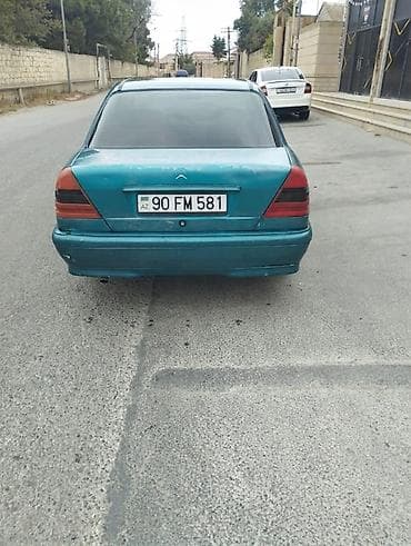 kia disk: Mercedes-Benz C-Sinfi sedan (W202), yaşıl rəng. - Ban növü: 4 qapılı — 2