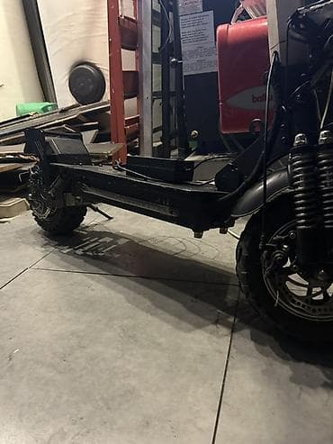 suktur: Elektrik skuter – off-road təkərlər və güclü asqı Məhsul təsviri: - — 2