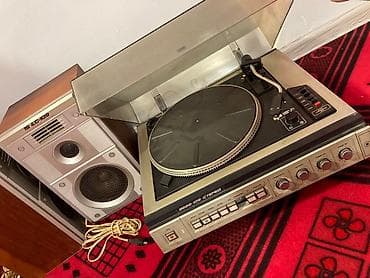 Проигрыватель виниловых пластинок давно стоит не пользовались