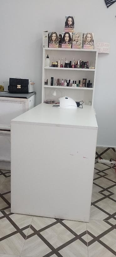 стоячий стол: Угловой стол, С выдвижными ящиками, С полками, Ламинат простой — 3