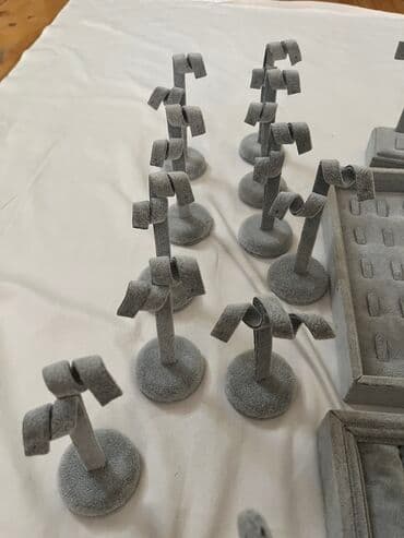 Аренда оборудования: Bijuteriya üçün vitrinlər Az istifadə olunub Hamsı birlikdə 130 azn 😍 — 5