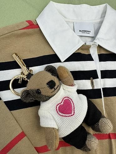 qizil tesbeh: Burberry ayı formalı brelok/aksesuar - Brend: Burberry (metal — 1