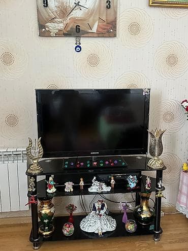 samsung tv olculeri: İşlənmiş, Düz TV altlığı, Polkalı, Şüşəli, Azərbaycan — 2