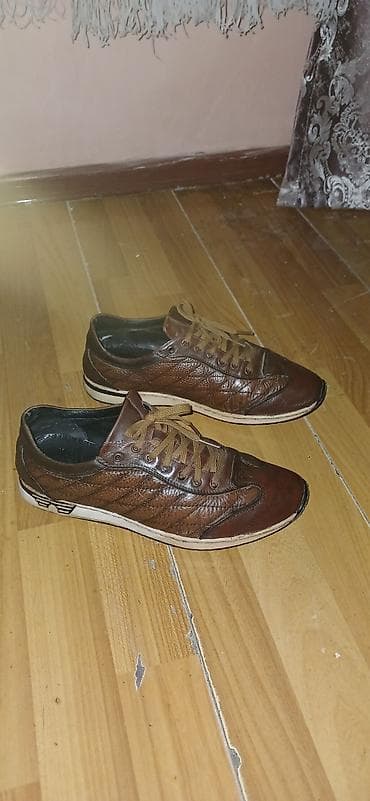 butslar 42: Dəri ayqqabı geyinilib 42 razmer satılır 10 manata — 2