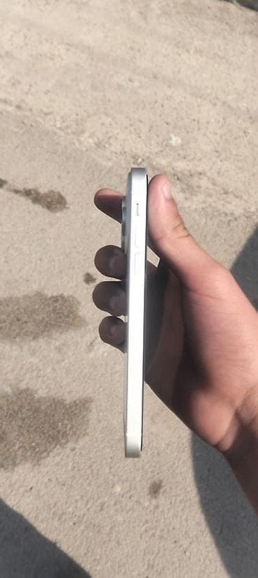ps4 minecraft disk: Ağıllı telefon – ağ/gümüş rəngli, düz kənarlı korpuslu model. Ekran ön — 4