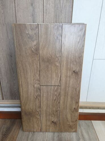 Ворота и комплектующие: Laminat döşəmə paneli – təbii ağac teksturası və isti qəhvəyi — 1