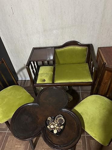 kohne mebellerin alinmasi: Retro üslubda mebel dəsti Tərkibi: - 1 ədəd telefon oturacağı tipli — 2