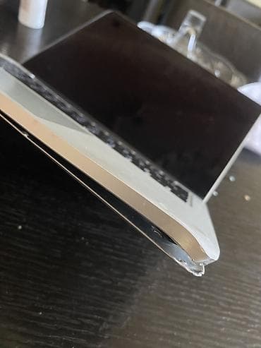 Apple MacBook: Apple MacBook Pro noutbuku Alt hissesinde zede var Model: A1502 (EMC — 2