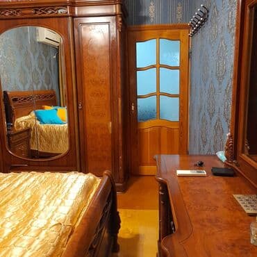 sibrizdə evlərin qiyməti: Bakı, 4 otaqlı, Köhnə tikili, m. Xalqlar Dostluğu, 105 kv. m — 8