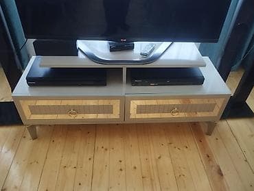 Düz TV altlığı, Polkalı, Laminat