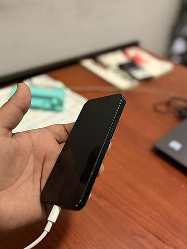 iphone 13 red: IPhone 13, Qara, Face ID — 2