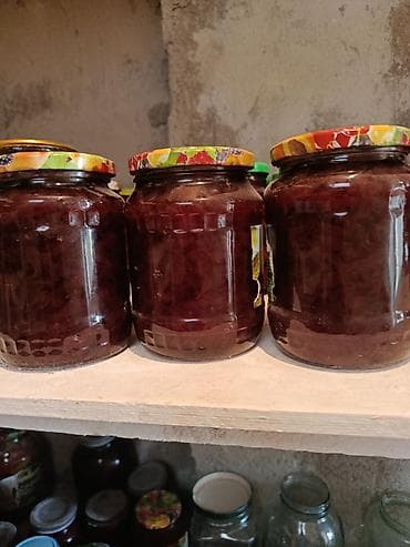 2 yaş tortu: Məhsul: Ev üsulu qızıl gülü 🌹🌹mürəbbəsi Təsvir: - Şüşə bankalarda — 3