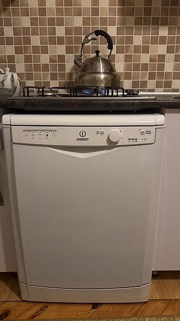 qaz sobalar: Qabyuyan maşın Indesit, Tam qabaritli (60 sm.), Ayrıca dayanan — 1