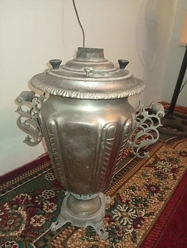 antik samovar: Antik kömür/sobaya əsaslanan samovar - Kütləvi metal gövdə, relyef — 4