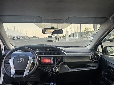 tesla disk: Toyota Aqua (hibrid) – ağ rəng, 5 qapılı hetçbek. Texnologiya və — 2