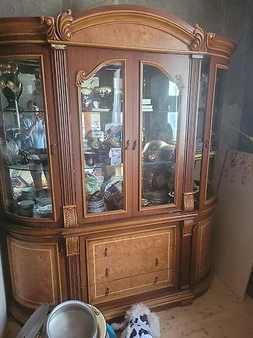 armut koltuk: Klassik üslubda böyük bufet-vitrin - Material: təbii ağac şponu və — 1