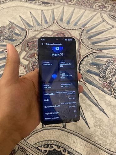 дисплей телефона fly fs520 selfie 1: Smartfon – 6,5" (təxmini) tam ekran, damla tipli ön kamera kəsiyi. - — 3