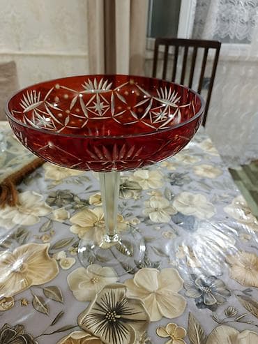 neman xrustal instagram: Qırmızı kəsma şüşədən hündür ayaqlı meyvə/qəlyanaltı qabı, Çexiya - — 2