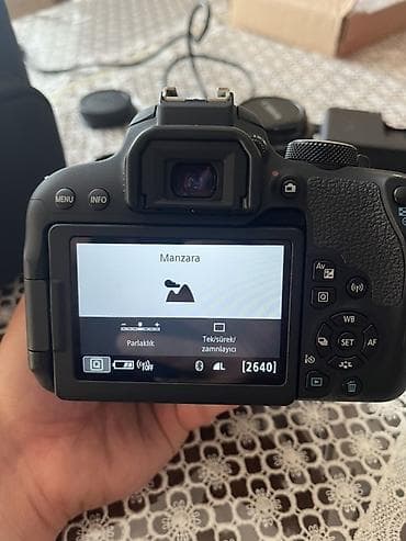 Canon EOS 800D DSLR fotoaparat + EF-S 18-55mm IS STM obyektiv - 24.2