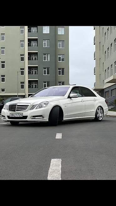 Mercedes-Benz E-Class: 2.1 l | 2010 il Sedan
