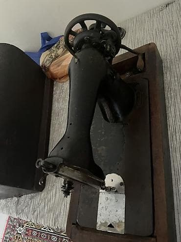 mebel antik: Antik mexaniki tikiş maşını - Korpus: döymə metal gövdə, qara rəngli — 3