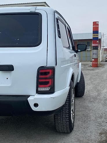 lada vaz niva: Lada Niva (3 qapı, ağ rəng) – off-road üçün klassik və etibarlı SUV — 8