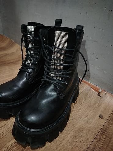 Qara qadın üçün botinka 1 defe geyinilib razmer balaca olduqu üçün lalafo.az -da Qara qadın üçün botinka 1 defe geyinilib razmer balaca olduqu üçün