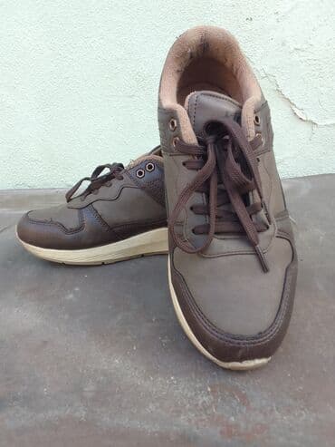 kişi koftaları: Kişi firma krasovkaları qəhvəyi rəngdə . az geyinilmiş 40 razmerdə — 2