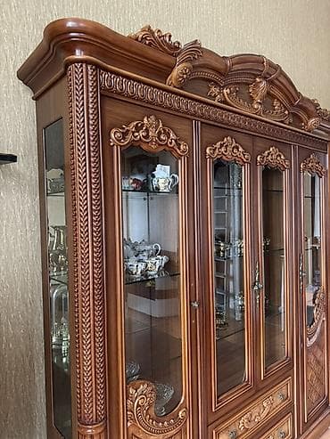 şkaflar ucuz: Klassik üslubda vitrin-bufet - Material: ağac əsaslı massiv korpus — 2