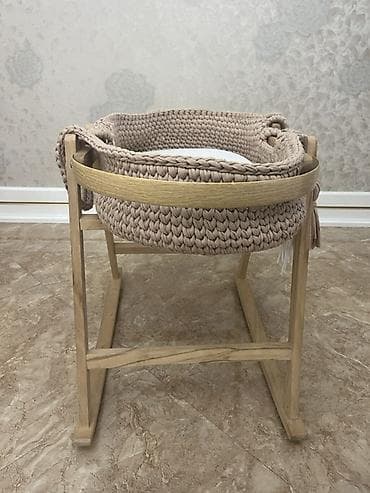 Oğlan və qız üçün, Dördbucaq, Beşik, Dəstsiz, Matras ilə, Yellənmə mexanizm ilə