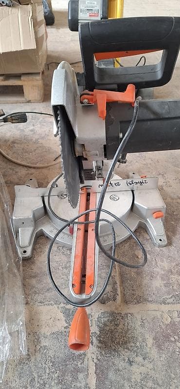 mişarlar: Elektrikli gönye/kəsim mişarı – sürüşdürmə mexanizmi və bucaq — 2
