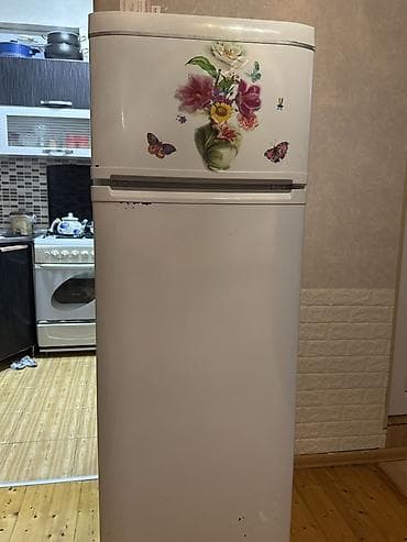 meyvə doğrayan: Iki kameralı soyuducu - Rəng: ağ (üst qapıda çiçək və kəpənək temalı — 1