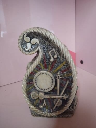 Suvenir. Əla vəziyyətdədir. Hündürlüyü 20 sm