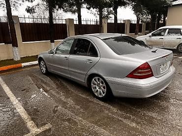Mercedes-Benz C-Class sedan (W203), gümüş rəng. - Kuzov: 4 qapılı