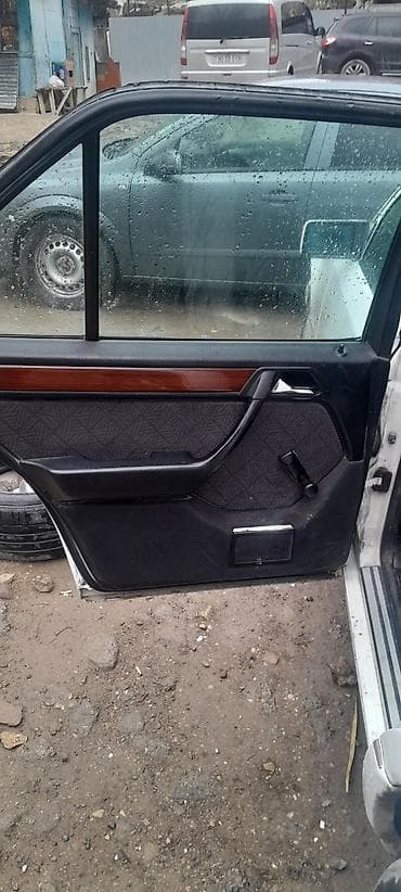 Motonəqliyyat: Mercedes-Benz 250: 2.5 l | 1995 il Sedan — 5