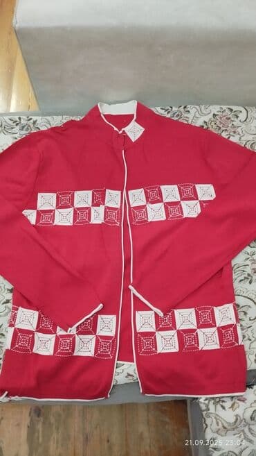 Dəstlər, kostyumlar: Qadın geyim dəsti – bir neçə fərqli məhsul 1) Mavi-ağ naxışlı flis — 3