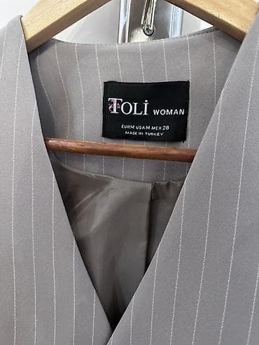 oryental geyimi: Toli Woman qadın klassik jilet - Rəng: boz, incə şaquli zolaqlı — 4