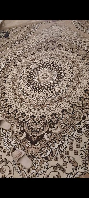 Şərq üslubunda dekorativ xalça - Rəng palitrası: bej, krem, qəhvəyi