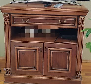 islenmis stullar: Düz TV altlığı, Polkalı, Taxtalı — 1