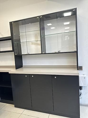 resepsion stol: Salon üçün modul mebel və vitrin dəsti - Rəng: qara (mat), iş səthi — 2