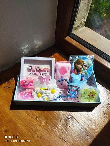 dırnaq laklari: Gozel qizlarimiz ucun Hediyyelik Box 🥰 Deste daxildir: yapisqanli — 1