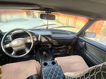 accent stop: GAZ-3110 Volga sedan - Kuzov: 4 qapılı sedan, boz rəng - Ön radiator — 6