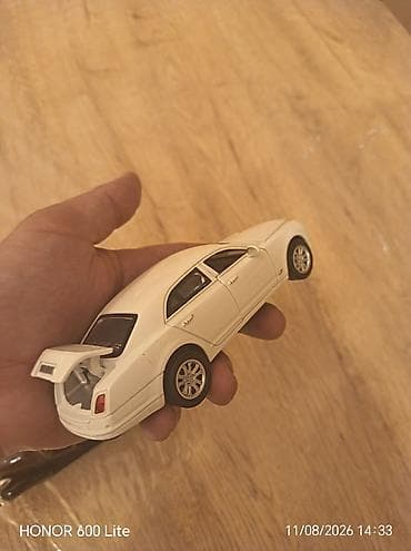 mini disk: Məhsul: 2 ədəd metal oyuncaq avtomobil maketi (koleksiya/oyun üçün) — 2